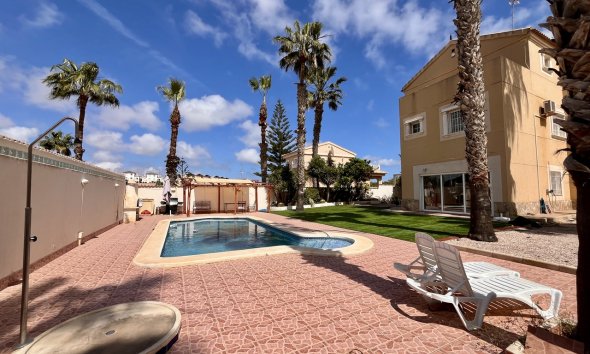 Resale - Villa - Orihuela Costa - La Zenia