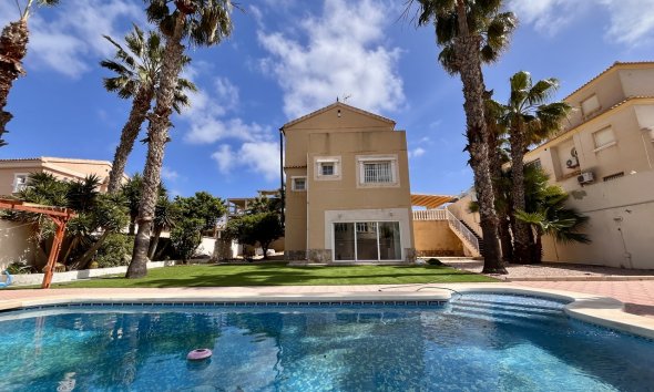 Resale - Villa - Orihuela Costa - La Zenia
