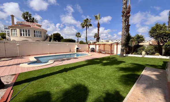 Resale - Villa - Orihuela Costa - La Zenia
