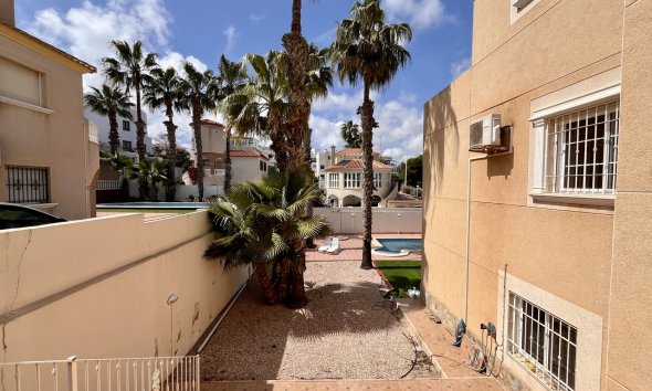 Resale - Villa - Orihuela Costa - La Zenia