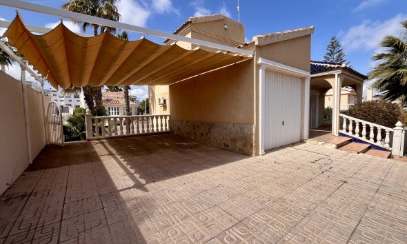 Resale - Villa - Orihuela Costa - La Zenia
