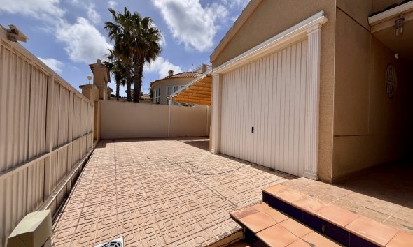 Resale - Villa - Orihuela Costa - La Zenia