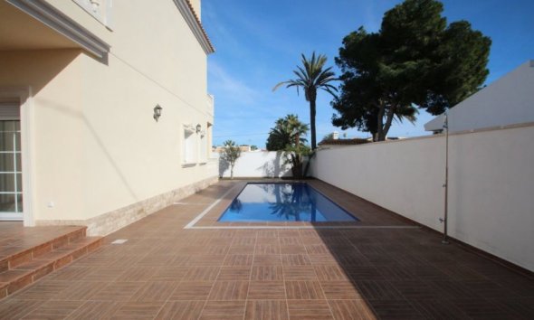 Resale - Villa - Orihuela Costa - Cabo Roig