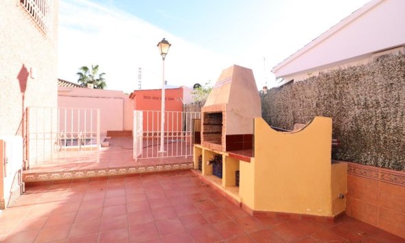 Resale - Villa - Orihuela Costa - MUY CERCA DE LA PLAYA