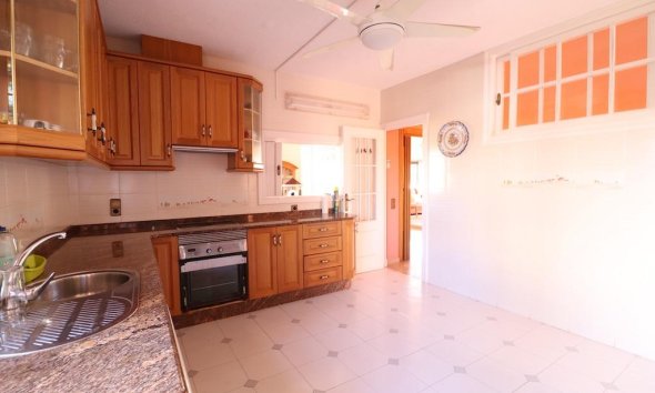 Resale - Villa - Orihuela Costa - MUY CERCA DE LA PLAYA