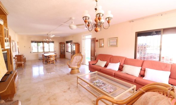 Resale - Villa - Orihuela Costa - MUY CERCA DE LA PLAYA
