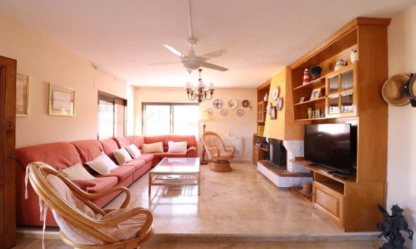 Resale - Villa - Orihuela Costa - MUY CERCA DE LA PLAYA