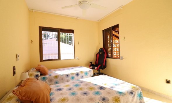 Resale - Villa - Orihuela Costa - MUY CERCA DE LA PLAYA