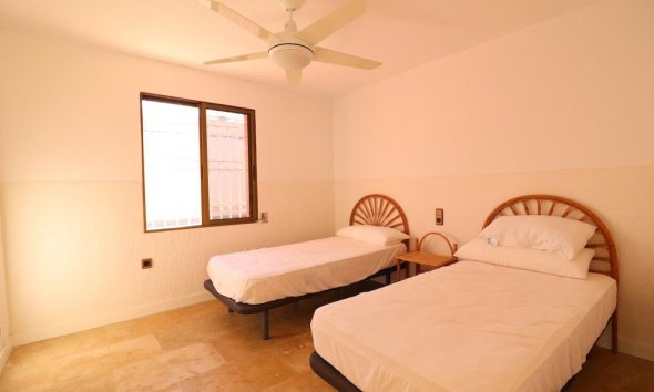 Resale - Villa - Orihuela Costa - MUY CERCA DE LA PLAYA