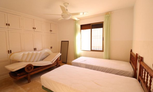 Resale - Villa - Orihuela Costa - MUY CERCA DE LA PLAYA