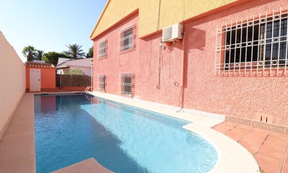Resale - Villa - Orihuela Costa - MUY CERCA DE LA PLAYA