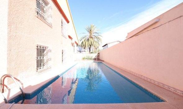 Resale - Villa - Orihuela Costa - MUY CERCA DE LA PLAYA