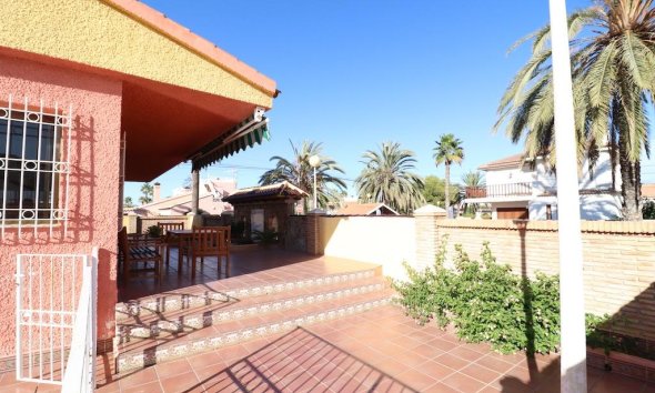 Resale - Villa - Orihuela Costa - MUY CERCA DE LA PLAYA