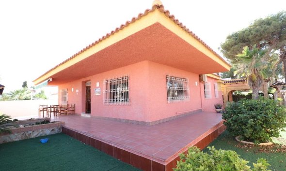 Resale - Villa - Orihuela Costa - MUY CERCA DE LA PLAYA