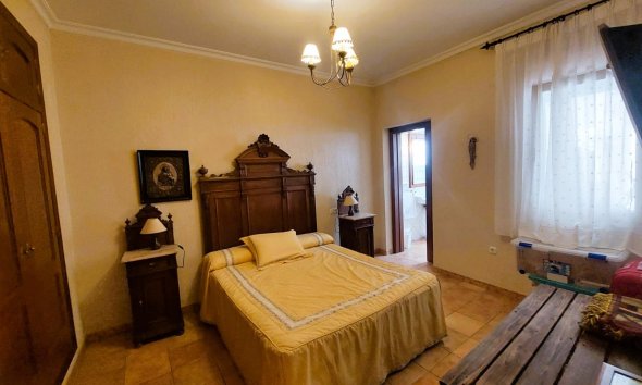 Resale - Villa - Torrevieja - Centro