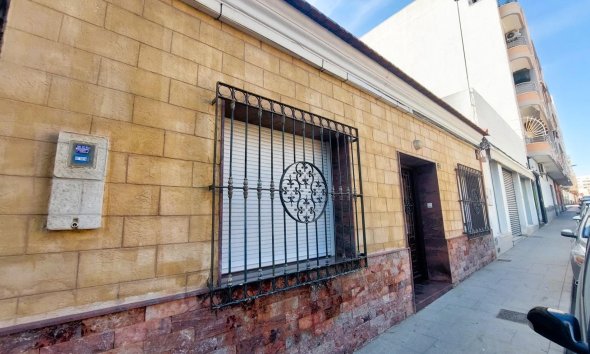 Resale - Villa - Torrevieja - Centro