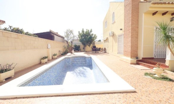 Resale - Villa - Orihuela Costa - Playa Flamenca