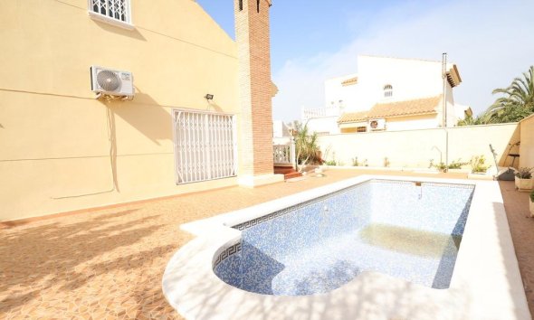 Resale - Villa - Orihuela Costa - Playa Flamenca