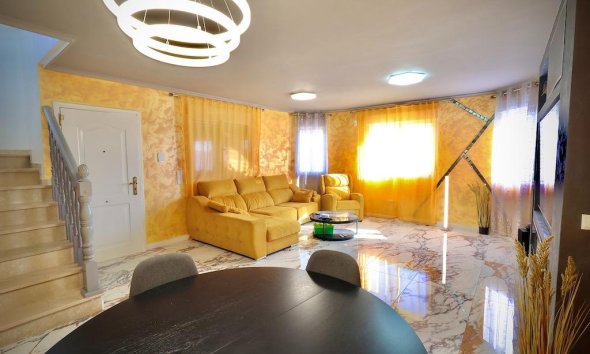 Resale - Villa - San Miguel de Salinas - Residencial los flamencos