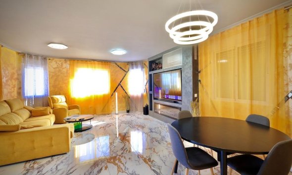 Resale - Villa - San Miguel de Salinas - Residencial los flamencos