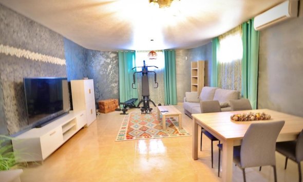 Resale - Villa - San Miguel de Salinas - Residencial los flamencos