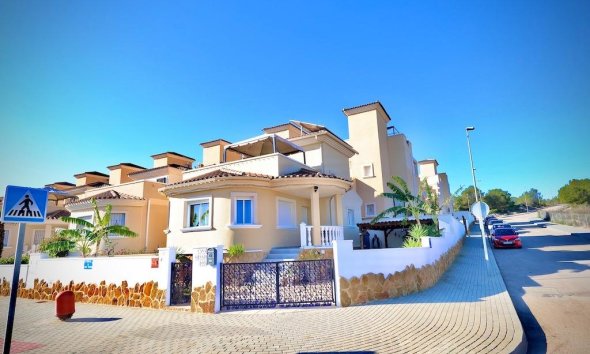 Resale - Villa - San Miguel de Salinas - Residencial los flamencos