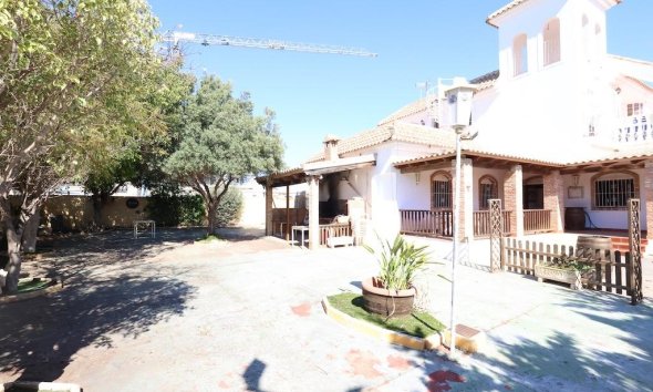 Resale - Commercial premises / Commercial unit / Retail space - Orihuela Costa - La Zenia