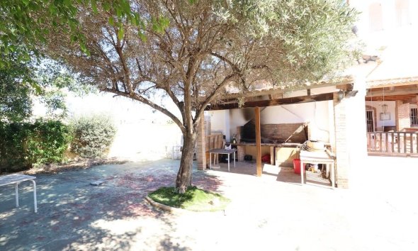 Resale - Commercial premises / Commercial unit / Retail space - Orihuela Costa - La Zenia