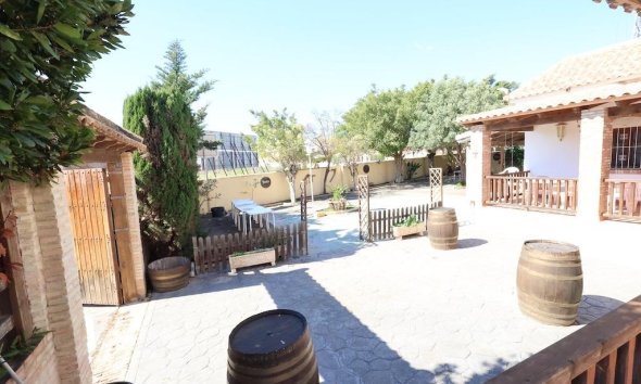 Resale - Commercial premises / Commercial unit / Retail space - Orihuela Costa - La Zenia