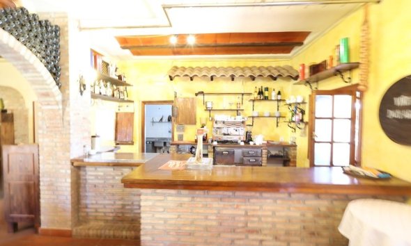 Resale - Commercial premises / Commercial unit / Retail space - Orihuela Costa - La Zenia