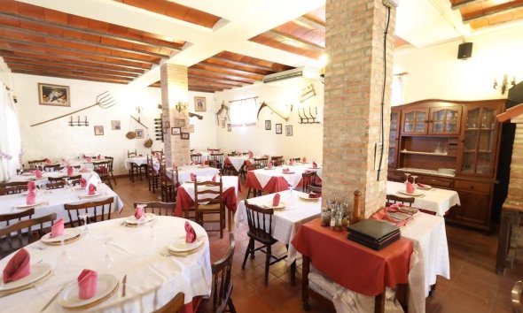 Resale - Commercial premises / Commercial unit / Retail space - Orihuela Costa - La Zenia