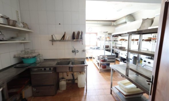 Resale - Commercial premises / Commercial unit / Retail space - Orihuela Costa - La Zenia