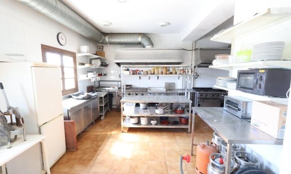 Resale - Commercial premises / Commercial unit / Retail space - Orihuela Costa - La Zenia