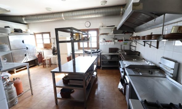 Resale - Commercial premises / Commercial unit / Retail space - Orihuela Costa - La Zenia