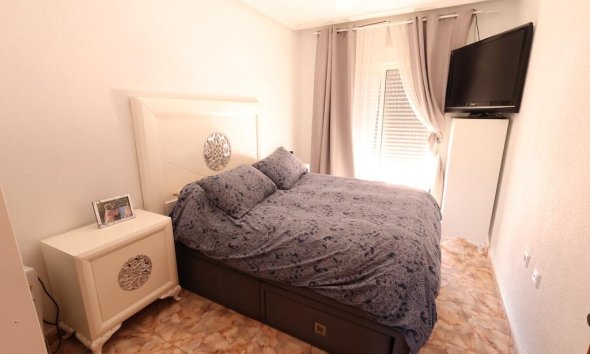 Resale - Commercial premises / Commercial unit / Retail space - Orihuela Costa - La Zenia