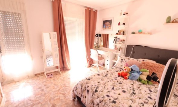 Resale - Commercial premises / Commercial unit / Retail space - Orihuela Costa - La Zenia