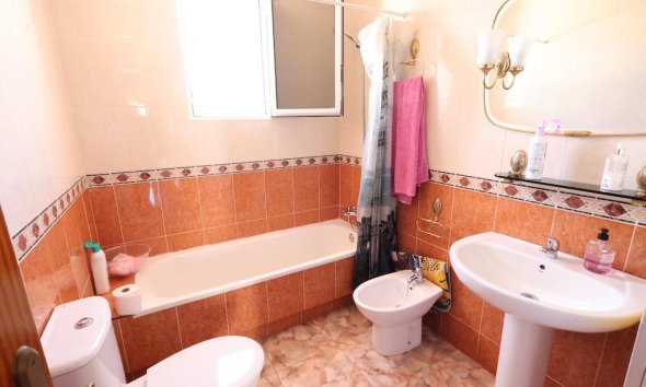 Resale - Commercial premises / Commercial unit / Retail space - Orihuela Costa - La Zenia