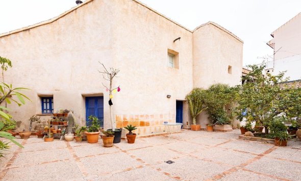 Resale - Villa - Los Martinez Del Puerto - Los Martínez del Puerto