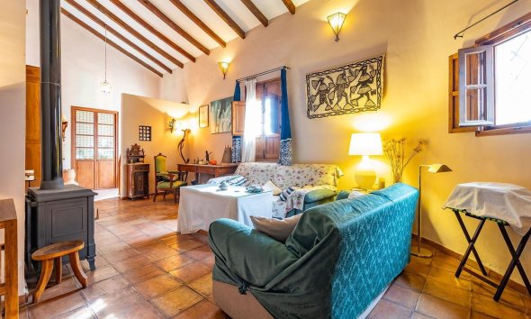 Resale - Villa - Los Martinez Del Puerto - Los Martínez del Puerto