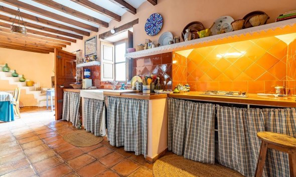 Resale - Villa - Los Martinez Del Puerto - Los Martínez del Puerto