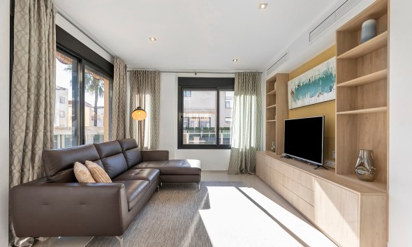 Resale - Villa - Orihuela Costa - La Zenia