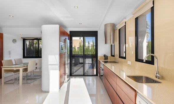 Resale - Villa - Orihuela Costa - La Zenia