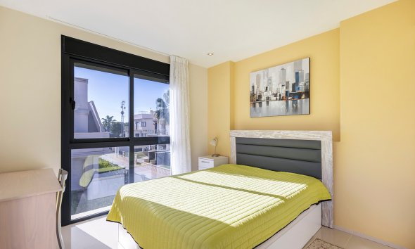 Resale - Villa - Orihuela Costa - La Zenia