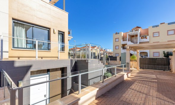 Resale - Villa - Orihuela Costa - La Zenia