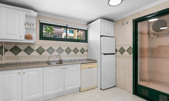 Resale - Apartment - Orihuela Costa - Campoamor