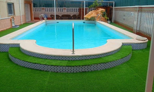 Resale - Villa - Torrevieja