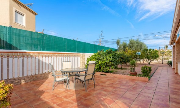 Resale - Villa - Torrevieja