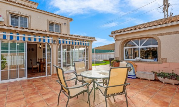 Resale - Villa - Torrevieja