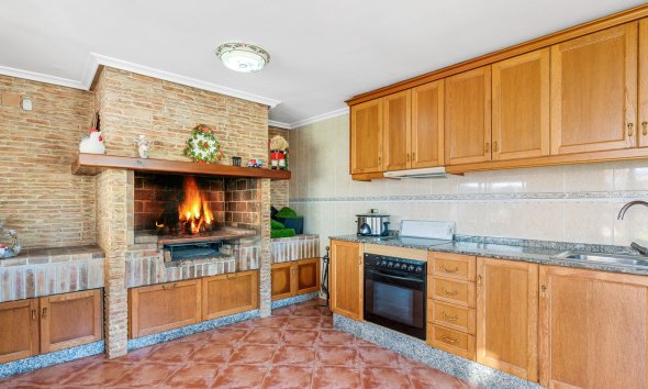 Resale - Villa - Torrevieja