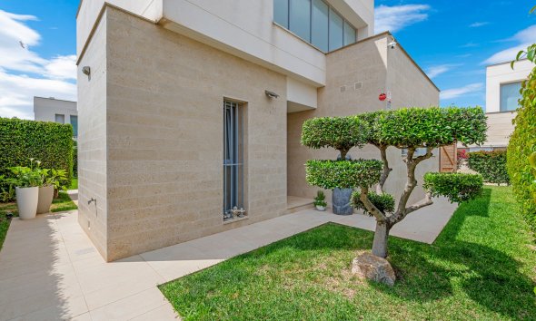 Resale - Villa - Orihuela Costa - Vistabella Golf